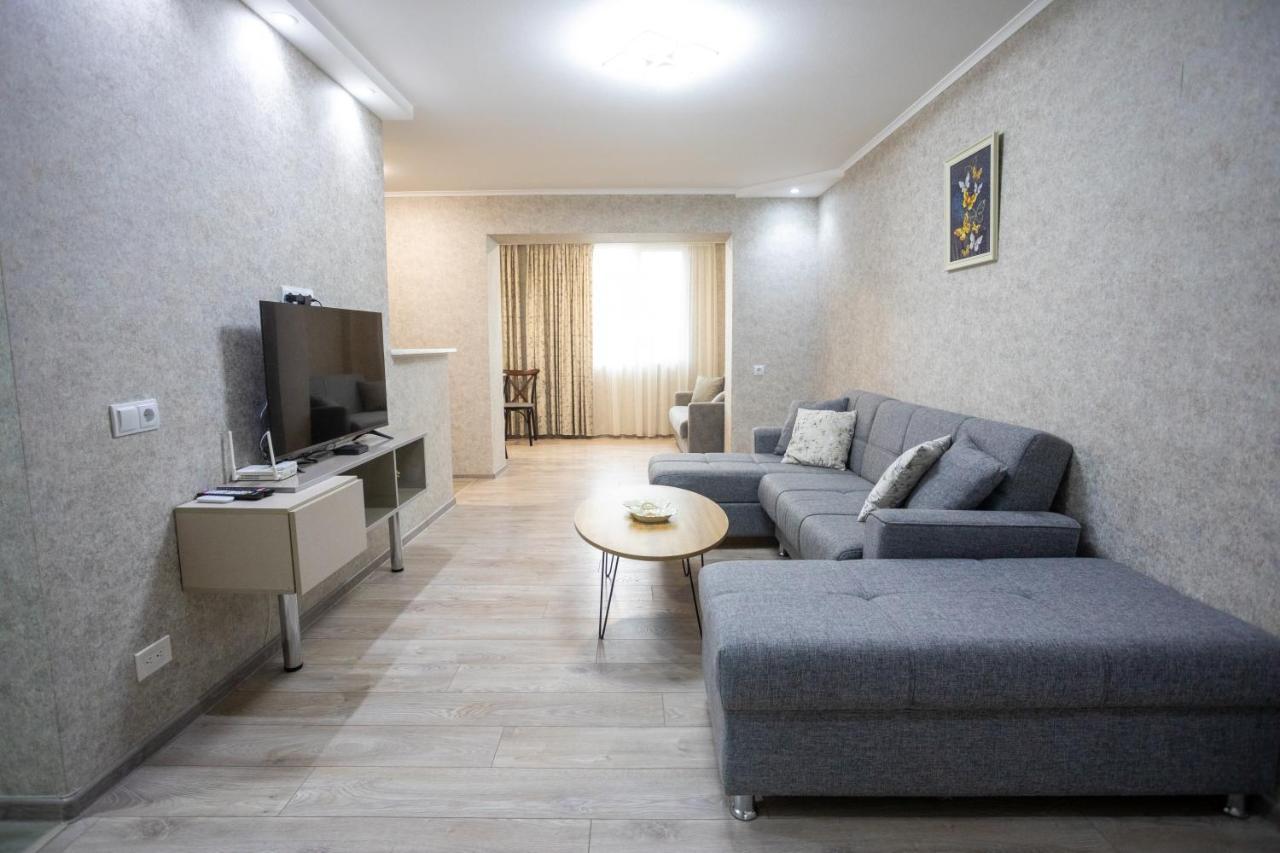 Ninia'S Apartment Κουτάισι Εξωτερικό φωτογραφία